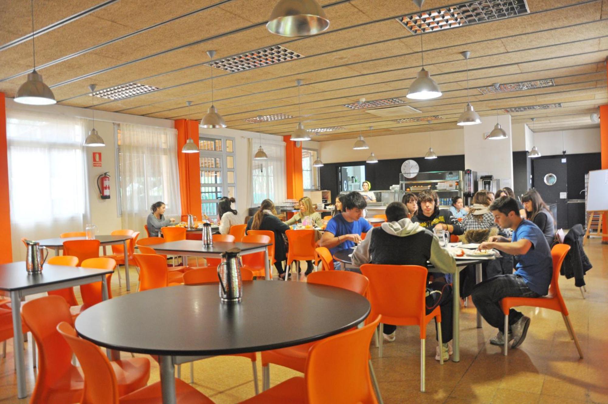 Residencia Universitaria Resa Sant Jordi Hostel *