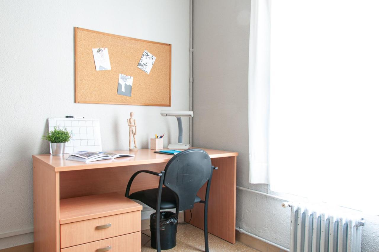 Residencia Universitaria Resa Sant Jordi Hostel *