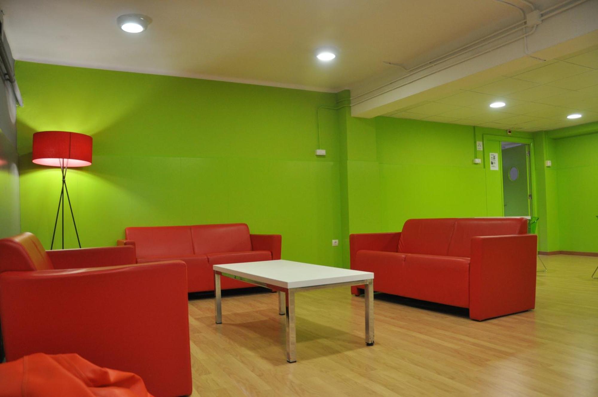 Residencia Universitaria Resa Sant Jordi Hostel